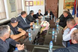 Hiljade utovljenih bikova nema ko da kupi