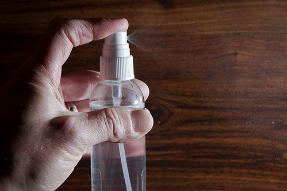 Kako da napravite prirodni sprej za brisanje prašine i glancanje namještaja