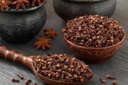 Voda sa karanfilićem - Domaći napitak koji snižava loš holesterol