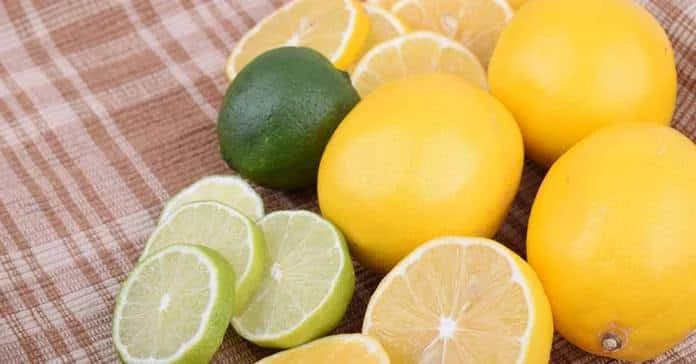 Bez cijediljke i sječenja: Sjajan trik da iscjedite svaku kap iz limuna