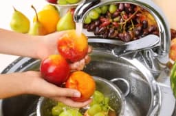 Treba li povrće i voće prati u slanoj vodi