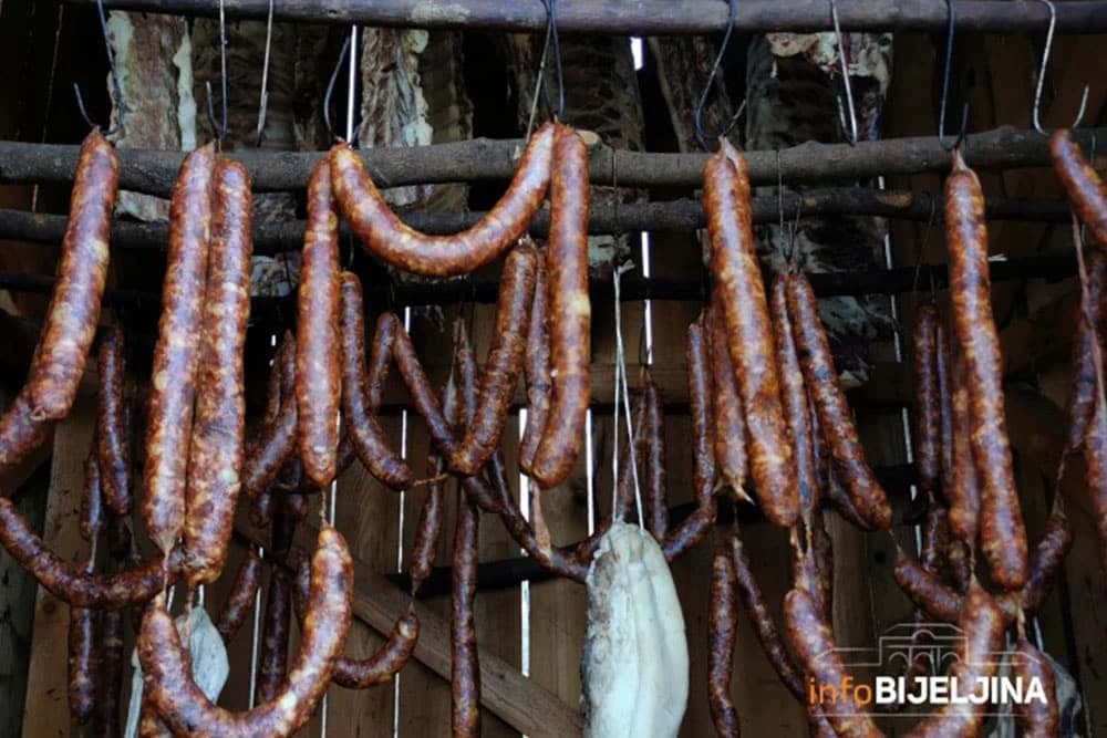 Lopovi odnijeli 70 kilograma suvog mesa