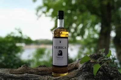 Rakija koja je oduševila Ameriku: “Yebiga” se proizvodi od čačanskih šljiva i stoji u hrastovini
