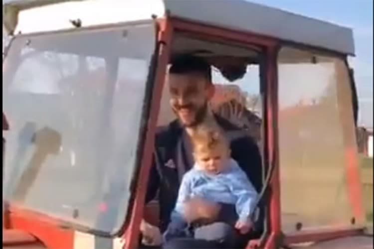 Košarkaš Partizana traktorom protiv korone