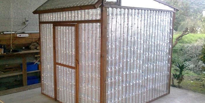 Napravite plastenik od plastičnih flaša