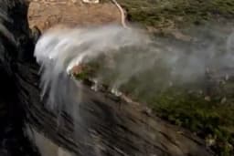 Čudan fenomen: Pogledajte vodopad koji ide nagore