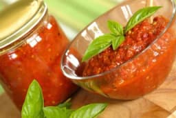 Bez prljanja dodatnih sudova: Domaća ljutenica u šerpi