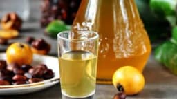 Ovako se pravi liker od mušmula: Moćan napitak koji jača imunitet, čisti jetru, snižava holesterol!