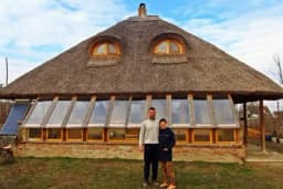 Priča koja će vas natjerati da razmislite - Nada i Milan su počeli nov život, i to u kući OD SLAME I BLATA