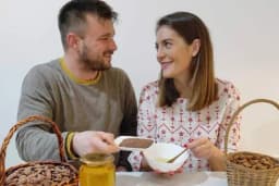 Od onoga što bacimo kad pojedemo kajsiju i šljivu Ivana i Marko prave zdrav proizvod