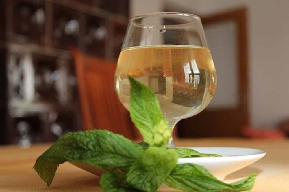 Liker od koprive i nane