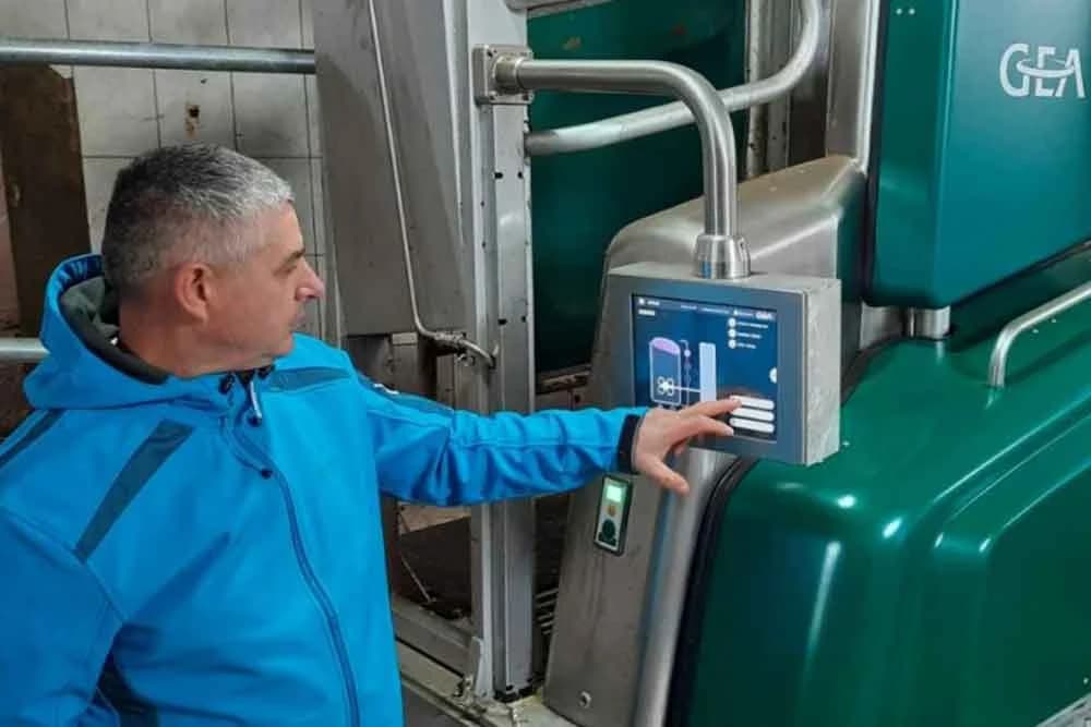 Instaliran prvi robot za mužu u Semberiji