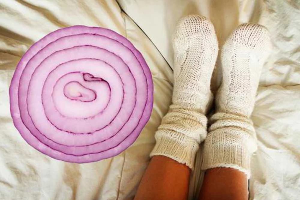 Zašto bi trebalo da prespavate sa crnim lukom u čarapama?