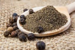 Zašto je dobro da u med dodate biber?