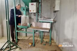 Neobična ideja sprovedena u djelo: Semberac proizvodi agropelet od žetvenih ostataka