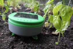 Baštenski robot koji se umjesto vas brine o problemu korova /VIDEO/