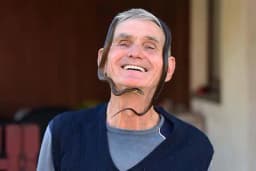 Gmizavci u Semberiji ne spavaju zimski san, pune ruke posla za zmijara Miću Pantića: Zmija se uvukla u korpu sa bebom