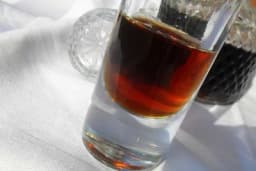 Napravite liker od suvih šljiva /RECEPT/