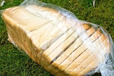 Plastična kesa je ubjedljivo najgora opcija - Ovo je najbolji način za čuvanje hljeba