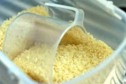 Napravite prirodni osvježivač - Napunite teglu rižom i dodajte ovaj sastojak