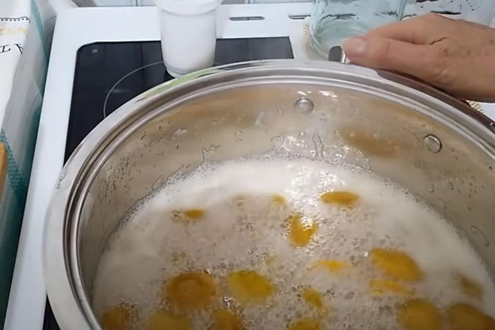 Evo kako da vam se ne pravi pjena kada kuvate slatko