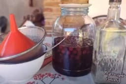 Tradicionalni recept za ukusan liker od višanja /VEDEO/