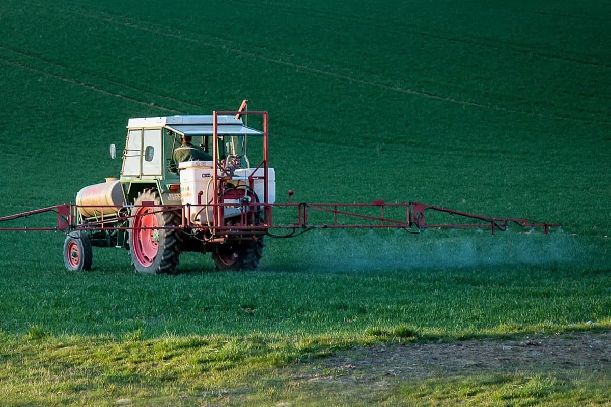 Sigurna primjena pesticida: mjere opreza koje štite zdravlje ljudi i usjeve